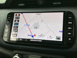 見やすい地図表示で、運転中の道案内も安心。スムーズなルート検索で、目的地へのアクセスをサポートします。渋滞情報も確認可能です。