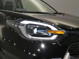 LEDヘッドライトです。デザイン性がよくとても明るいので、夜間の走行や悪天候でも安心です。しかも長寿命!