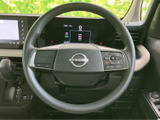 握りやすいステアリングは、長距離運転でも疲れにくい設計です。操作性にも優れており、スムーズなドライビングをサポートします。快適な運転体験を。