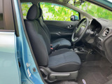 運転席からの視界は良好で、操作性にも優れています。シートの座り心地も良く、長距離運転でも疲れにくいでしょう。快適な運転空間です。
