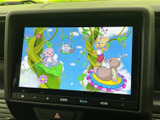 停車中に楽しめるTV機能。長距離ドライブや休憩時間に、エンターテイメントを満喫できます。家族や友人とのお出かけに最適です。