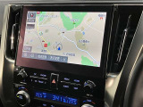 純正ナビを装備。タッチパネル式で使いやすく、お出かけもラクラクです。