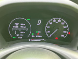 視認性の高いメーター類で、運転に必要な情報をわかりやすく表示。燃費や走行距離なども確認でき、運転状況を把握できます。