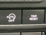 操作感と視認性に優れたレバーで、安全な車線変更をサポートします。オート機能も搭載し、より快適なドライブを可能にします。