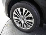 かっこいいホイールですね。 車のイメージを大きく左右するホイール部分はコダワリを持ちたいですね。