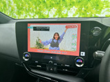 停車中に楽しめるTV機能が搭載。待ち時間や休憩時間に、ニュースや番組をチェックできます。快適な時間を過ごせる機能です。