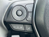ステアリングスイッチ付き。前方から目を離すことなく操作することが可能です。