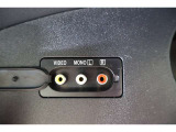 車内にはVTR機器やポータブルオーディオ機器などの映像や音声を1本のケーブルで伝送できるVTRを装備しています。