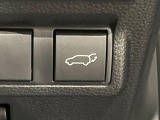 【パワーバックドア】スマートキーや運転席のボタンを押すだけでリアゲートが自動で開閉します!荷物を持っている時や、高い位置にあるバックドアを閉める際に便利な機能です♪