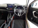 視界良好、操作しやすい運転席です。