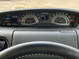視認性の高いメーター類が、運転に必要な情報を的確にドライバーに伝えます。スポーティーなメーターデザインが、運転の楽しさをさらに高めます。