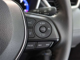 アダプティブクルーズコントロール機能付きです。走行中に先行車の様子を検知しながら、設定した車速の範囲内で先行車との距離のキープを支援します。詳細は販売店スタッフまでおたずねください。