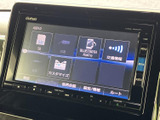 SDカードやUSBメモリの音楽を楽しめます。Bluetooth接続でワイヤレス再生も可能です。お気に入りの音楽を車内で自由に。