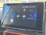 お気に入りの音楽で、車内を心地よい空間に。様々なソースに対応し、快適なドライブを演出します。