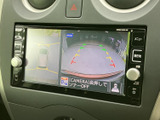 狭い道や駐車時も安心。後方の状況を画面で確認できるので、安全な運転をサポートします。ガイドライン表示で、より正確な駐車が可能です。