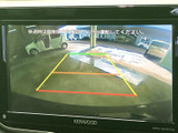 後方確認をサポートするモニター。駐車時や狭い道での運転をより安全に行えます。運転に自信がない方にもおすすめです。