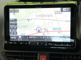【ナビゲーション】人気のナビを装備。オーディオ機能も充実しており、Bluetooth接続すればお持ちのスマホやMP3プレイヤーの音楽を再生可能!毎日の運転がさらに楽しくなります!!