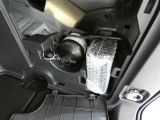 スペアタイヤレス車です。応急セットを搭載しております。