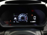 レーダークルーズコントロール(全車速追従機能付)付きです。車速に応じて追従支援してくれるので、ロングドライブも快適です。詳細は販売店スタッフまでおたずねください。