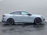 ★BMWエマージェンシーサービス:24時間、様々なトラブルの応急処置のアドバイス、出張修理やレッカー手配、お客様の交通手段やホテルの確保、そして場合によってはその費用までをも負担するというサービスです。