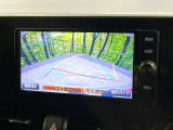 【バックカメラ】駐車時に後方がリアルタイム映像で確認できます。大型商業施設や立体駐車場での駐車時や、夜間のバック時に大活躍!運転スキルに関わらず、今や必須となった装備のひとつです!