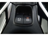【電動パーキングブレーキ】オートモードのときは、シフトレバーの操作に応じてパーキングブレーキが自動で作動♪