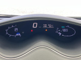 視認性の高いメーター類で、運転に必要な情報をしっかり確認できます。運転に集中できる環境が、快適なドライブを支えます。