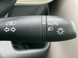 操作しやすい位置に配置されたウインカーレバー。スムーズな操作で、安全な車線変更をサポートします。