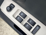 【電動格納ミラー】サイドミラーは電動格納式となっており、狭い駐車場でもキズがつくリスクを抑えられます。