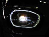 LEDオートヘッドライト&フォグライトを搭載しております。前方を明るく照らし夜間走行時に非常に重宝いたします。