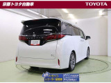 ハイブリット専用の4WDシステム「E-Four」搭載です。無駄なく、賢く、そしてスムーズに。発進時や雪道などの滑りやすい路面でスムーズに4WD状態へ切替え、発進性、走行安定性をアシストしてくれます。