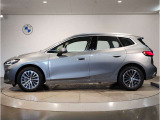 【拘りのFR】BMWが多く採用するFR車。ダイレクトでスポーティな加速感・シャープなハンドリングを実現。縦置きエンジンレイアウトにより、フラットで上質な乗り味です。