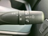 操作しやすい位置に配置されたレバーで、スムーズな合図操作が可能です。安全運転をサポートし、周囲への配慮を促します。