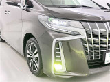 フォグランプ装着車です。暗い夜道の車両前方を明るく照らします