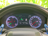 視認性の高いメーター類で、運転に必要な情報を的確に把握できます。運転状況に合わせて表示モードも変更可能です。
