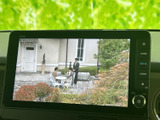 停車中には、TVや動画コンテンツをお楽しみいただけます。後部座席の方も快適に過ごせるよう、エンターテイメント機能も充実しています。