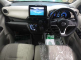 快適な運転席まわり♪視界の良い運転席で、ステアリングスイッチの他、各種スイッチが使いやすく配置されています☆