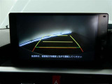 バックガイドモニターで、後方を確認しながら安心して駐車することができます。運転初心者も熟練者も必須の機能ですよ!