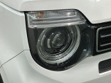 LEDヘッドライトは、点灯の瞬間から最大光量を発揮し、突然暗くなるトンネルなどでの安定感を高めます。