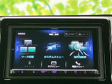 使いやすいインターフェースで、快適なドライブをサポートします。様々な機能を直感的に操作でき、目的地設定も簡単です。充実のオーディオ機能で、車内時間をより楽しく演出します。
