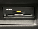 バック時の安全性を高めるバックモニター。狭い場所での駐車も安心です。後方の状況を的確に把握し、安全運転をサポートします。