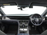 前車追従機能、レーンキープアシスト、ヘッドアップディスプレイも付いており、多数のオプションを備えております。