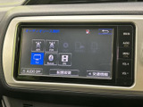 多彩な機能を備えたオーディオシステムで、ドライブがさらに楽しくなります。CDやSDカード、Bluetooth接続など、様々なメディアに対応しています。