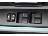 スイッチ一つで窓を開け閉めできるパワーウィンドウスイッチです。