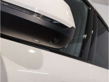 【BMWミラー】視認性の高いスタイリッシュなミラー。自動防眩機能も付いており夜間のドライビングをサポートします。