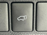 【パワーバックドア】荷物を抱えた状態でもリアゲートの開閉が可能です!お買い物時やアウトドアの際に役立ちますね。