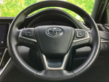 握りやすいステアリングは、運転の楽しさを高めます。操作性にも優れ、スムーズなドライビングをサポート。快適な運転体験をお届けします。