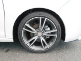 純正アルミホイール装着車です。
