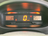 見やすいメーターパネルで、運転に必要な情報を一目で確認できます。運転状況を的確に把握できます。