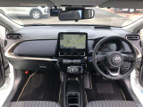 シンプルながら機能性溢れる運転席廻りです。視界性もよく、運転しやすいですよ。